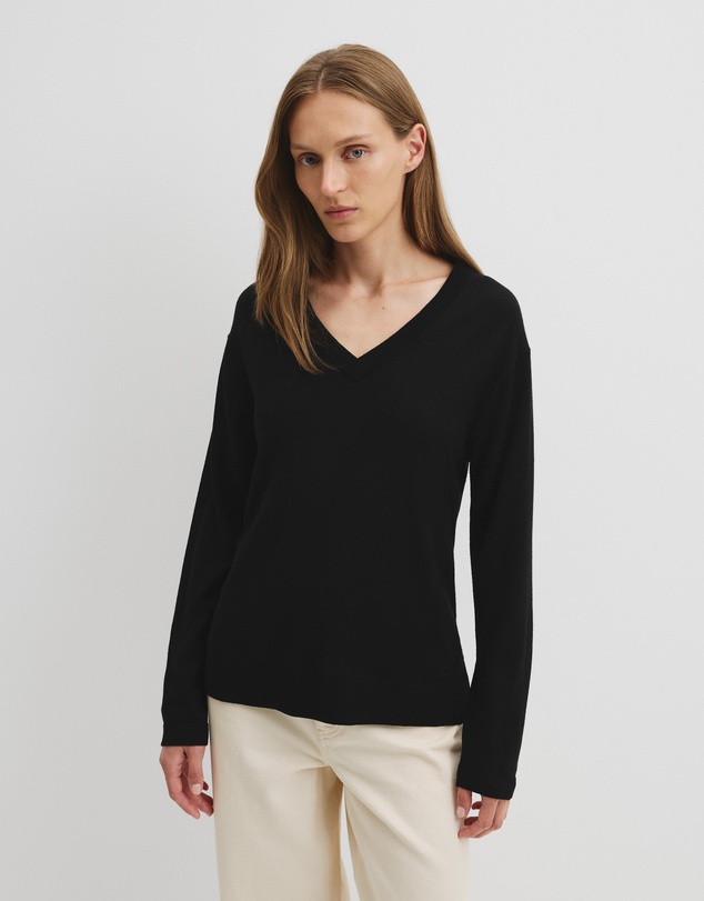 Country Road - Lightweight Merino Wool V-neck Knit