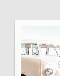 Olive et Oriel - Wategos Kombi Art Print