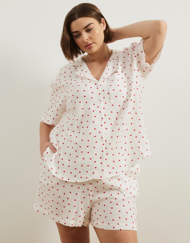 Atmos&Here Curvy - Violet Heart Shorts & Shirt Pyjama Set