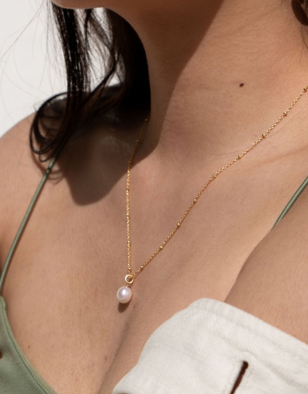 Dower & Hall - Women's Timeless Adjustable 10mm Oval White Freshwater Pearl Pendant In Gold Vermeil