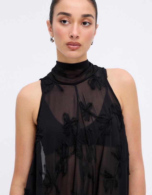 Minima Esenciales - Maelle Floral Applique Maxi Dress