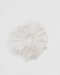 Country Road - Lace Scrunchie