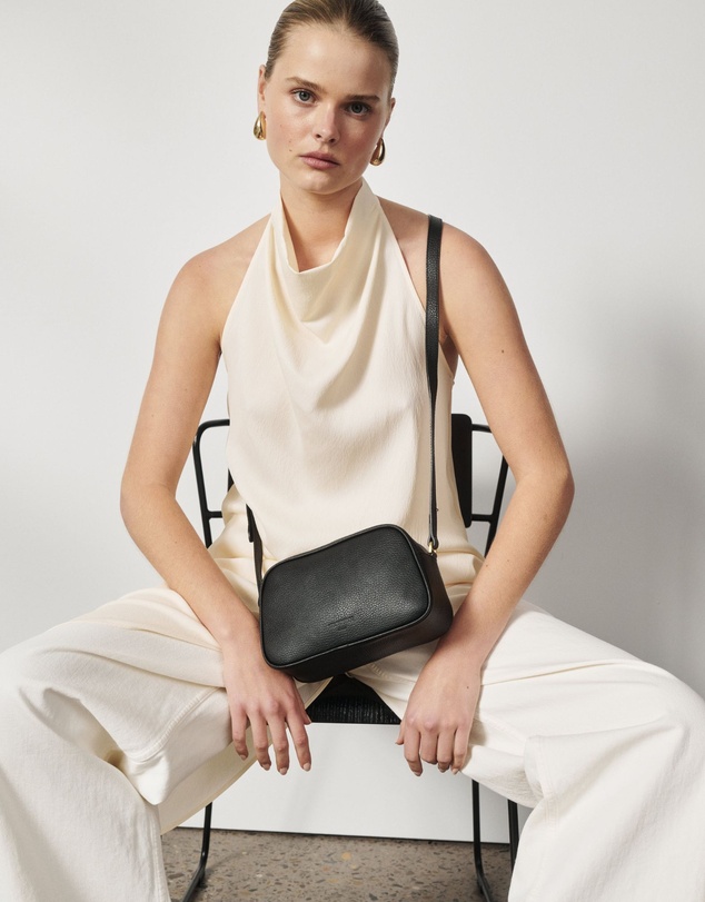VESTIRSI - Vera Black Camera Crossbody Bag
