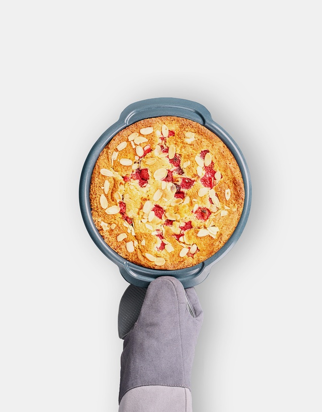 Joseph Joseph - Nest™ Bake 23cm Non-Stick Round Cake Tin with Easy-Pull Handles