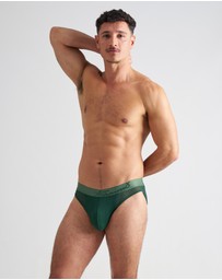 TEAMM8 - Casanova Brief