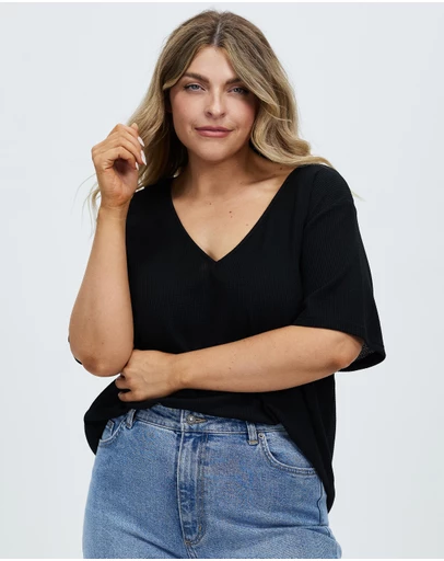 Atmos&Here Curvy - Sasha Waffle V-Neck Tee