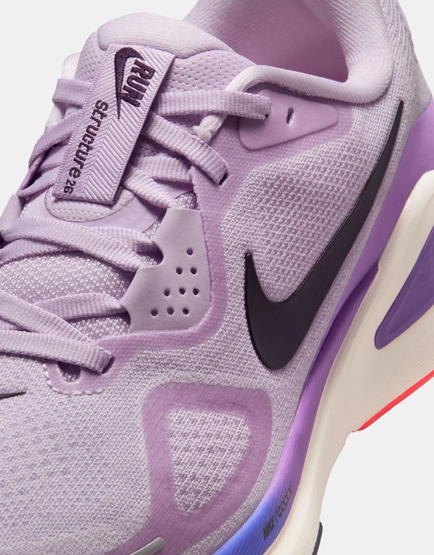 Nike - Structure 26 - Women's