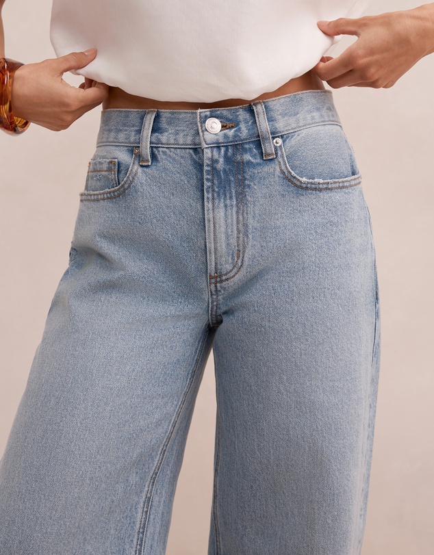 Forever New Petite - Emma Petite Mid Rise Barrel Leg Jeans