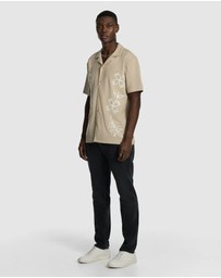 yd. - Kai Embroidered Short Sleeve Shirt