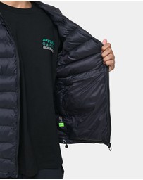 PYRA - SUMMIT PUFFER JACKET - BLACK