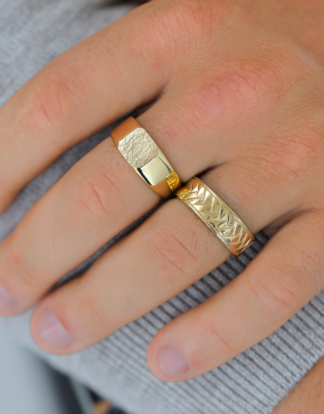 Kuzzoi - ICONIC EXCLUSIVE - Structured Signet Ring in Gold-Plated 925 Sterling Silver