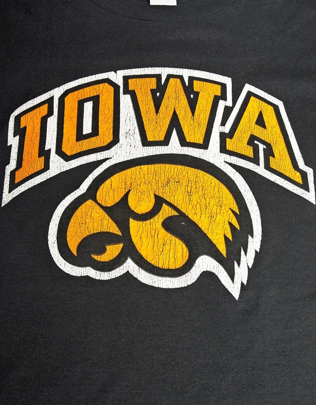 Vintage by The Real Deal - Pre Loved - Vintage 80s NCAA Iowa Hawkeyes Tee