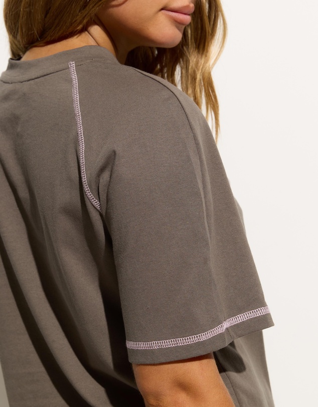 Dazie - Ciaobella Cropped Oversized V-Neck Graphic Tee