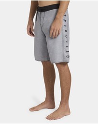 Billabong - Mens Shadow Cut OG 20