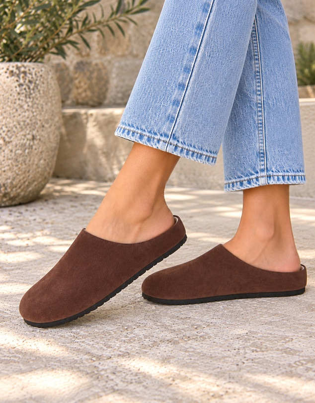 Human - Women's Saint Clog Sandal Choc Suede