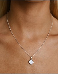 Von Treskow - Belcher Necklace with Clover (Mother of Pearl)