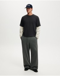 Cotton On - Super Baggy Track Pant