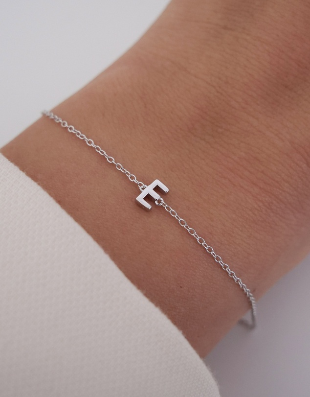 The Silver Collective - Petite A-Z Letter Bracelet Silver - E
