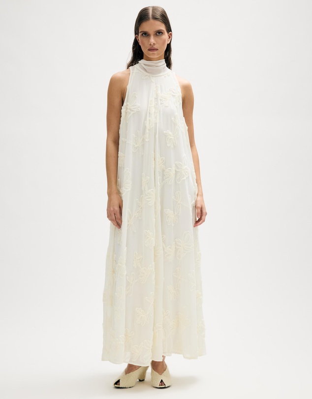 Minima Esenciales - Maelle Floral Applique Maxi Dress