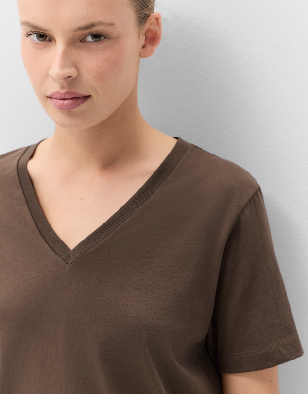 UNISON - The Classic V Neck Tee