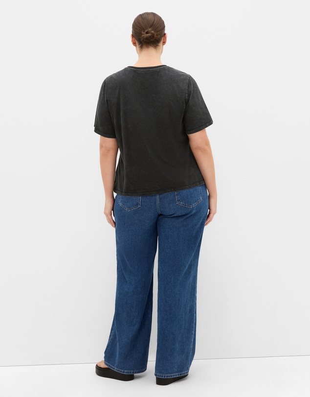 City Chic - Plus size Wild Beauty Tee - black acid wash