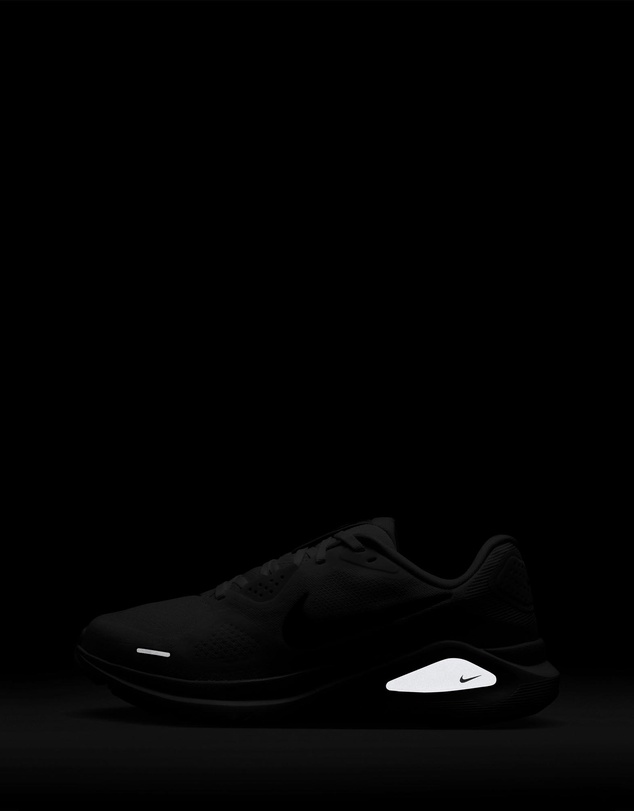 Nike - Structure 26 - Women's