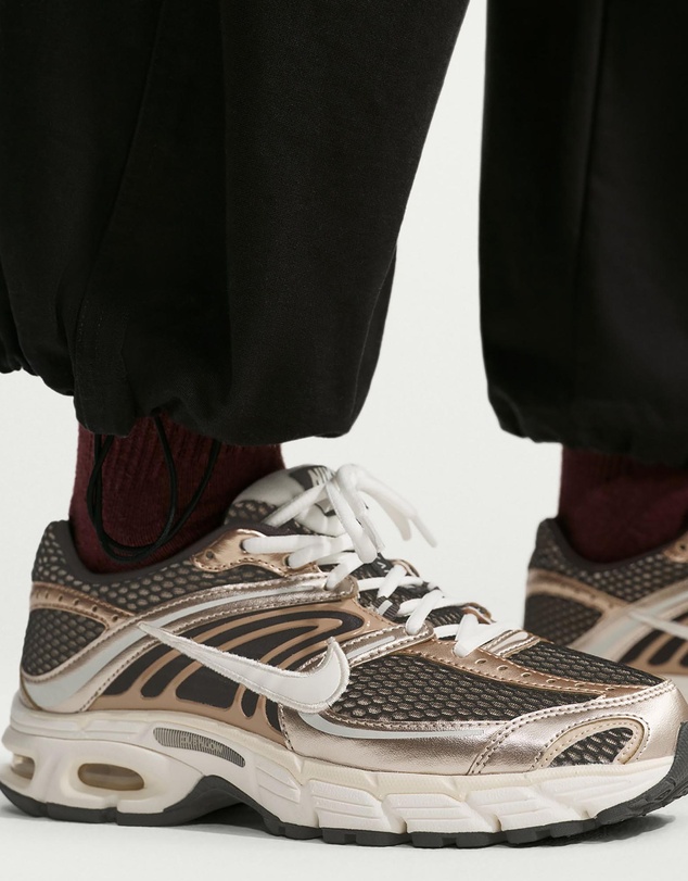 Nike - Air Max Moto 2K - Women's