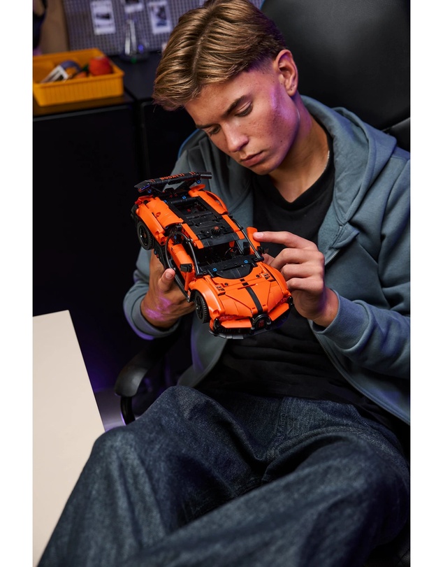 LEGO - 42222 Bugatti Chiron Pur Sport Hyper Car
