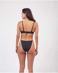Cinnamon Swan - Icon Briefs