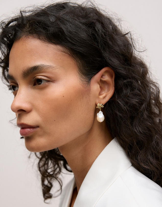 Trenery - Dolina Pearl Stud Earrings in Gold