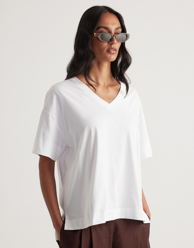 Decjuba - Selena Boxy V Neck Tee