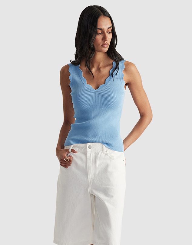 Decjuba - Kai Scallop V-Neck