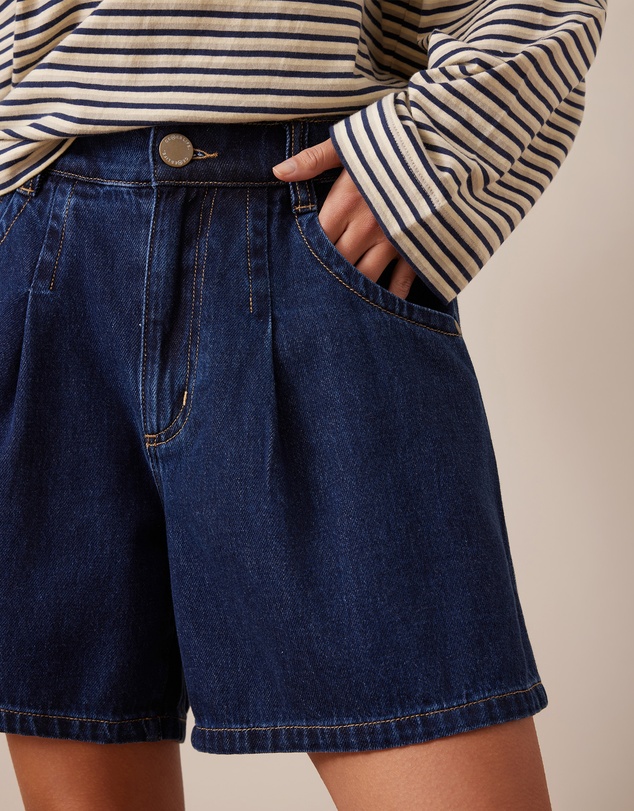 Ceres Life - Pearl Pleat Short
