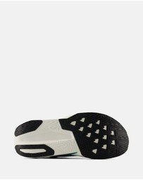 New Balance - FuelCell Rebel v5 (Wide Fit) - Men's