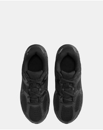 Nike - V5 RNR Black Grade School