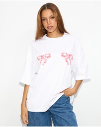 Dazie - Bow Oversized Graphic Tee