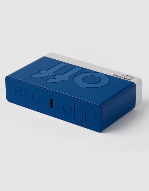 Lexon - Lexon Flip Classic Reversible Alarm Clock PANTONE - Classic Blue