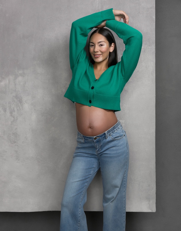 Soon Maternity - V-Neck Cropped Cardigan