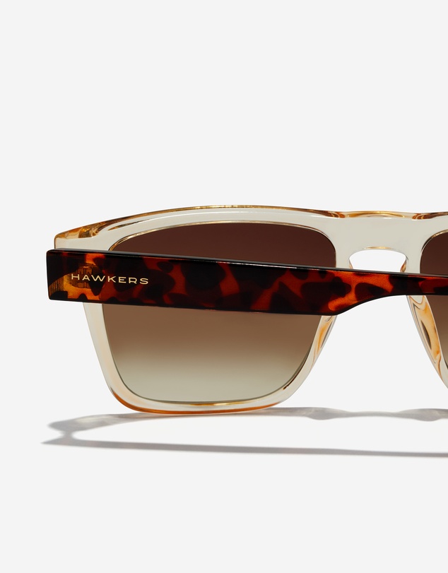 Hawkers Co - HAWKERS Sunglasses for Men and Women - Protection UV400 LAYOFF Model - Rectangle Sunglasses