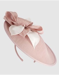 Max Alexander - Pink Cream Plate Racing Fascinator