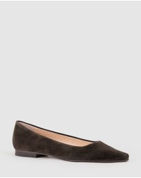 Edward Meller - ELVY Chiselled Flat Pump