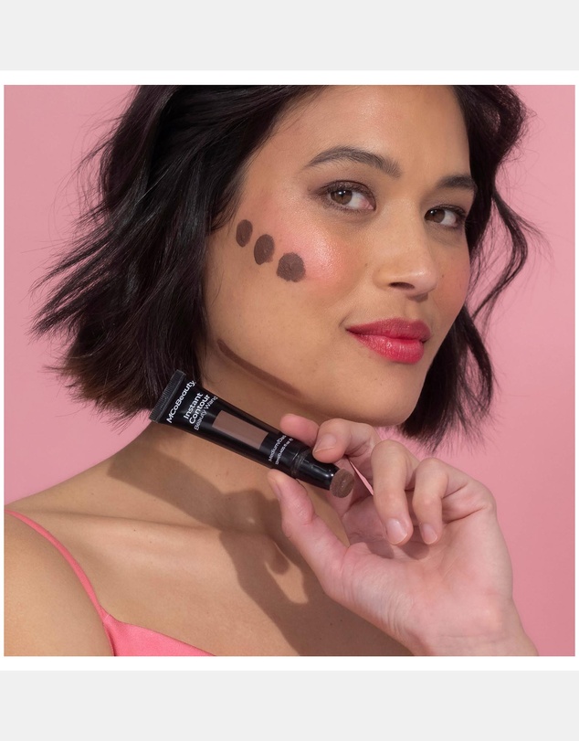 MCoBeauty - Instant Contour Cream Bronzer Wand - Medium Dark