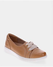 Mia Vita - Bridgette II Casual Sneaker - Fawn