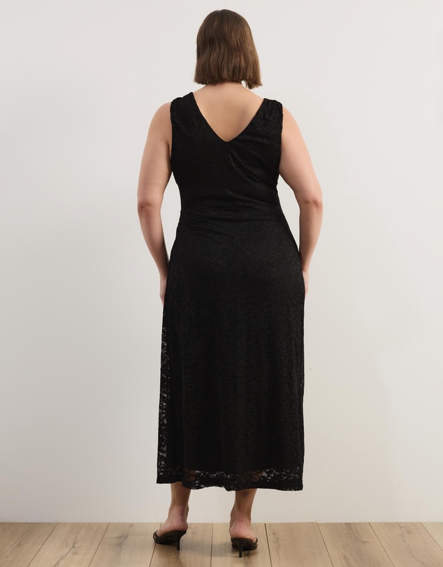 Atmos&Here Curvy - Nessi V-Neck Lace Midi Dress