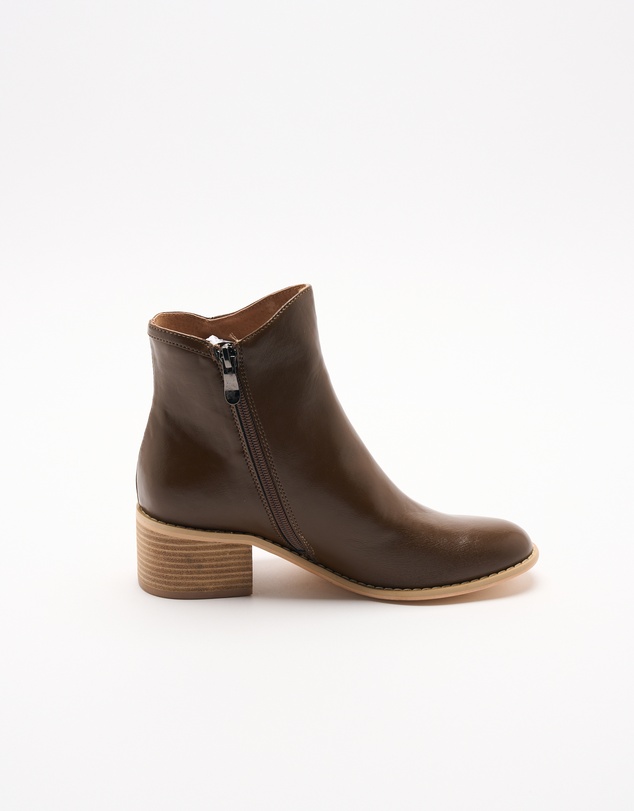 Walnut Melbourne - Marissa Boot
