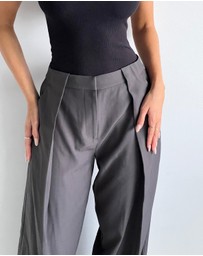 Dazie - Own It Pleated Tailored Pants