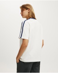 Cotton On - V Neck Oversized Graphic Tee