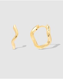 Wanderlust + Co - Scallop Gold 10mm Huggie Earrings