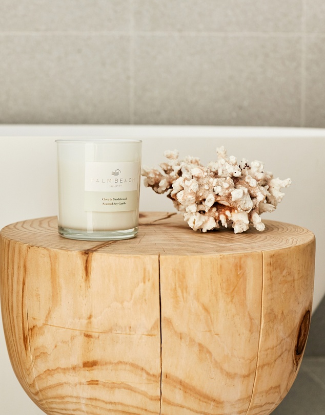 Palm Beach Collection - Clove & Sandalwood Scented Candle 420g