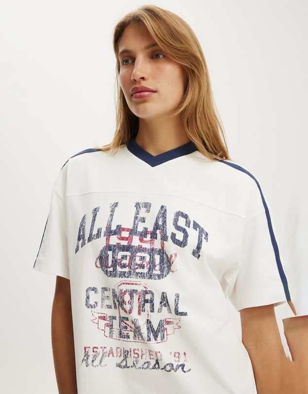 Cotton On - V Neck Oversized Graphic Tee